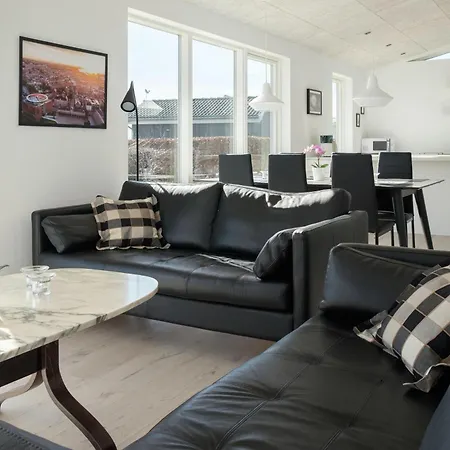 In With 3 Bedrooms And Wifi