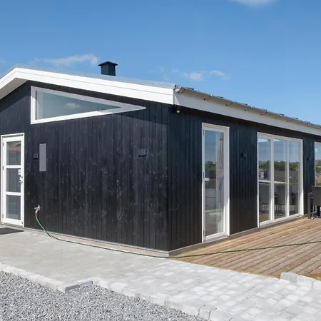 In With 3 Bedrooms And Wifi *