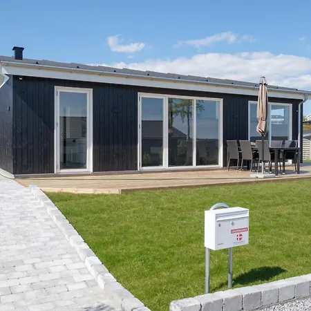 In With 3 Bedrooms And Wifi Holiday home
